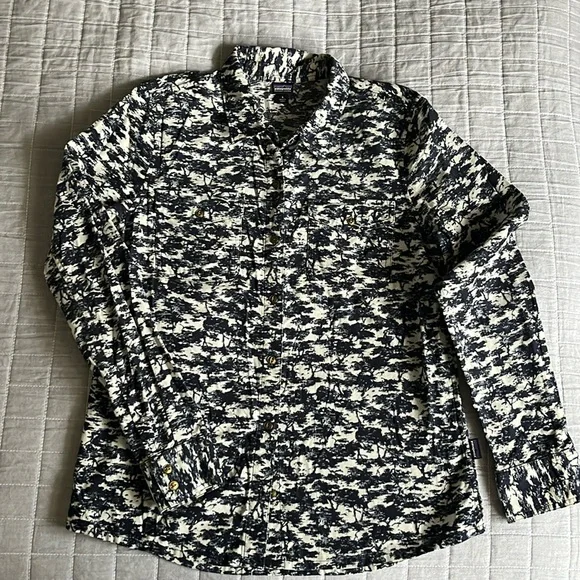 Patagonia Women’s Corduroy Button Down Shirt Size 6, Small - Picture 1 of 4